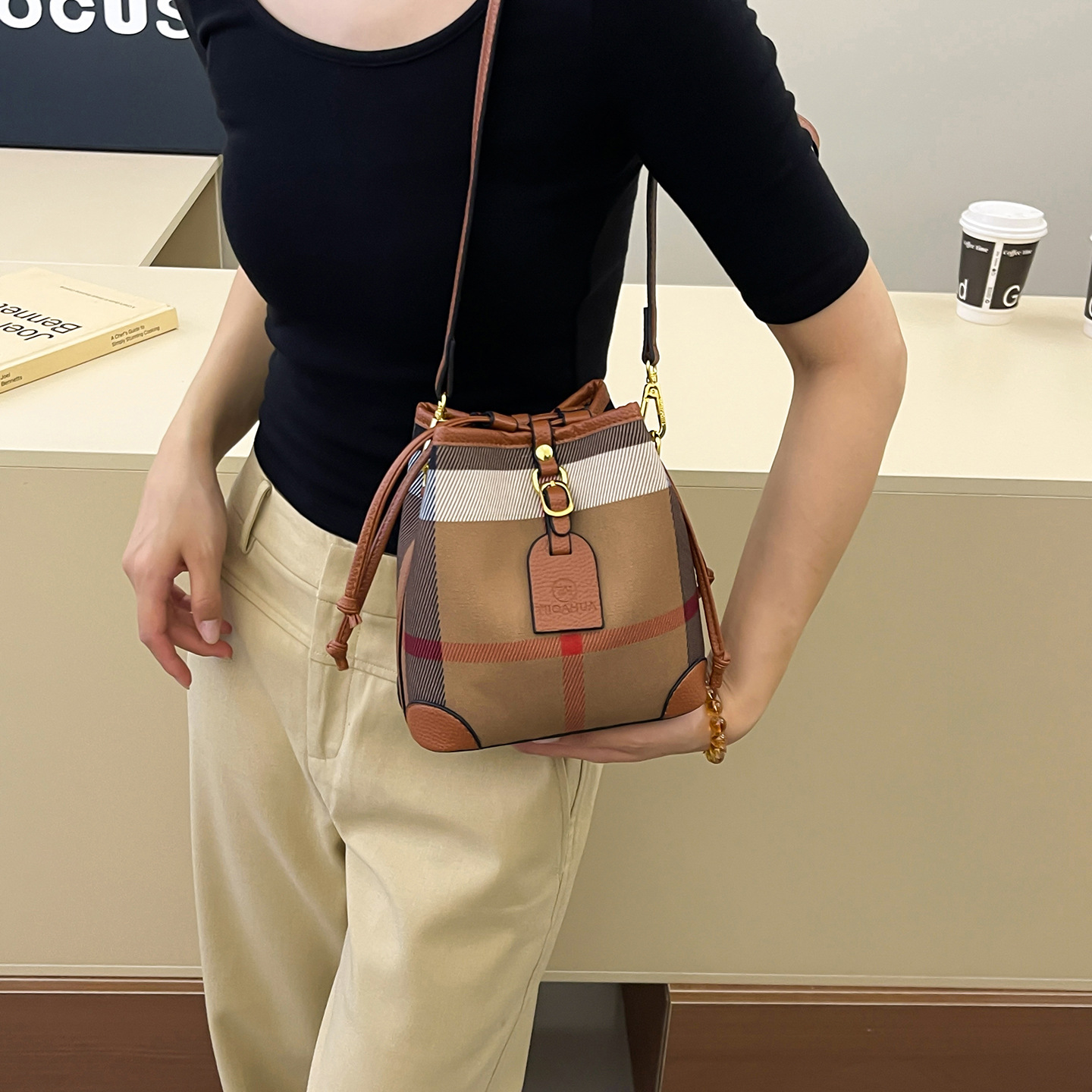 Free shipping designer bag Shoulder Handbag Fashion Embossed Tote Bag Large Capacity Bucket Bag