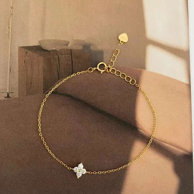Designer Anklets luxury Anklet for Women four-leaf clover Simple Temperamental Beach 1 zircon inlay 925 silver plated with 18K gold Festival gift