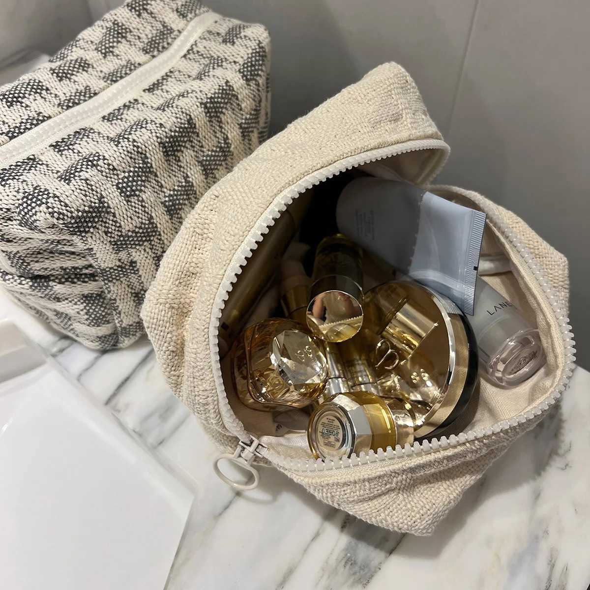 Carryon Portable Premium Makeup Bag with Large Capacity Simple Canvas Threedimensional Storage Bag Solid ColorW251021