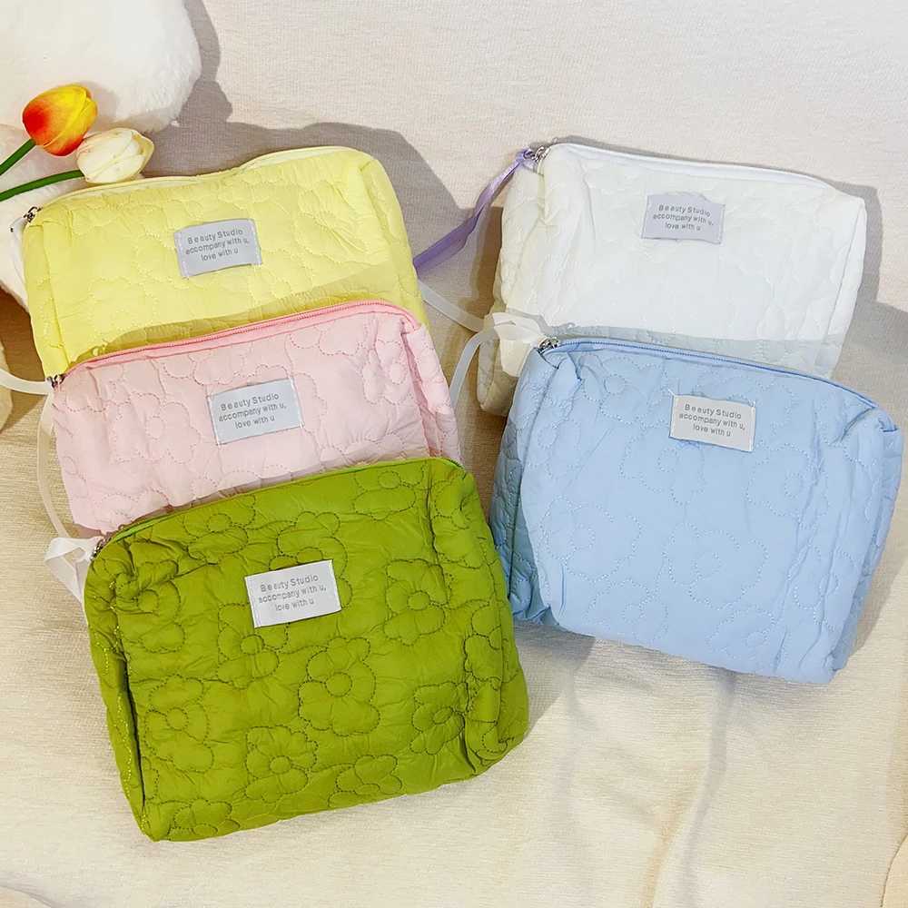 Pattern Makeup Bag for Women Cosmetic Bags Quilted Cotton Soft Makeup Case Pouch Zipper Large Travel Wash Pouch CasesW251021