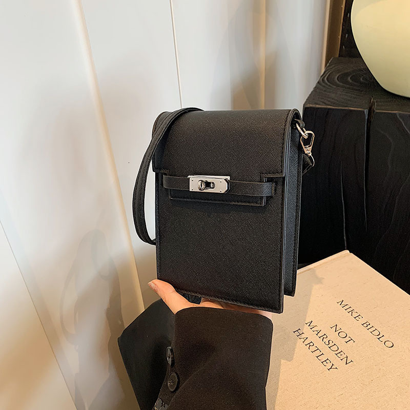 Luxury Brand Designer Bag 2024 Summer New Fashion Crossbody Small Square Bag Beautiful Niche Design Personality Bag Women's Phone Bag Single Shou