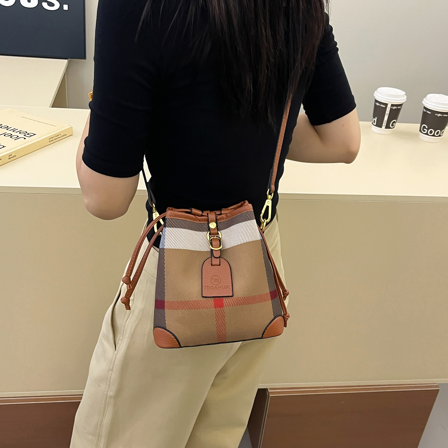 Free shipping designer bag Shoulder Handbag Fashion Embossed Tote Bag Large Capacity Bucket Bag