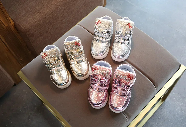 Kids LED Sneakers Girls Flash Lightup Board Shoes Spring And Autumn Childrens Luminous Glowing Light 251022