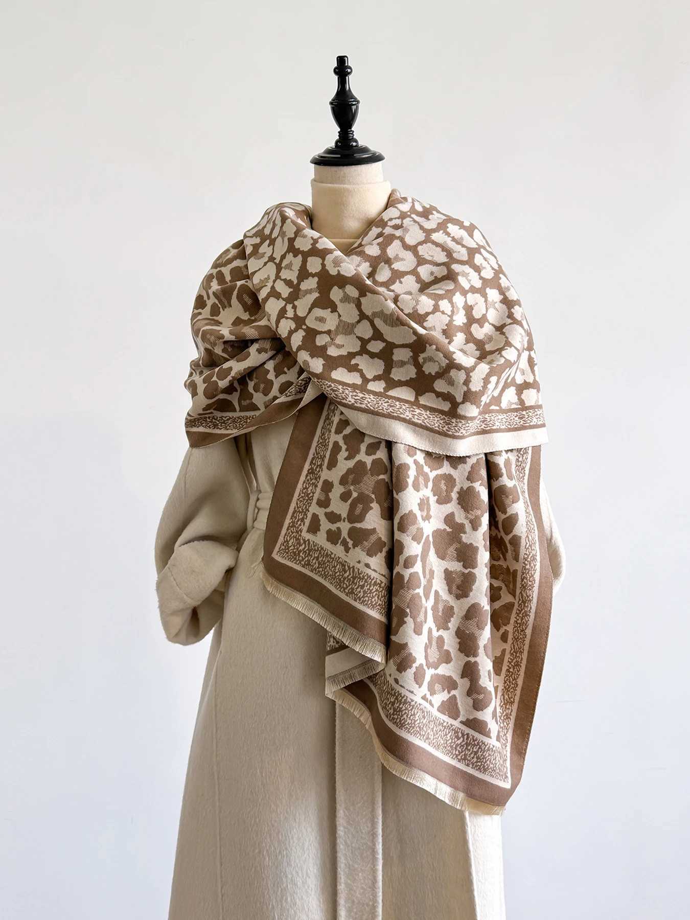 Winter Elegance Thick Faux Scarf for Women TwoSided Warm Soft Shawl Wrap Feminine Patterned Blanket for Cold Weather J251129