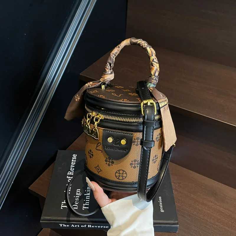 New Printed Fa Cai Bucket Oblique Span Portable Bucket Bag Fi Versatile Tide Bag Premium Textured Tide Cosmetic Bag Y251022