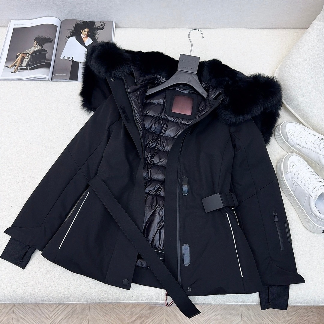 The latest classic style for women in autumn and winter, short waisted down ski jacket with large fur collar Super customization