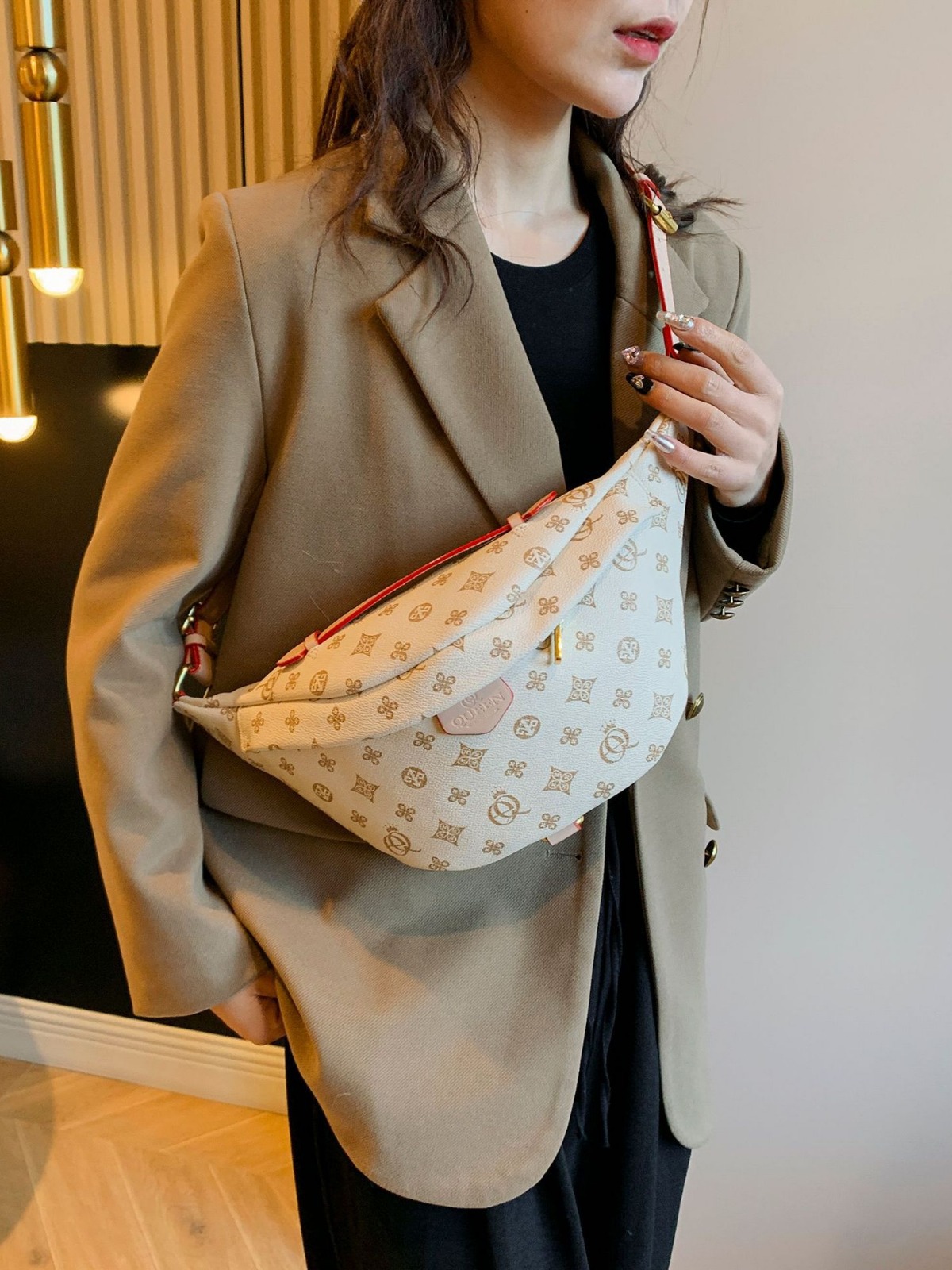 New Fashion Printed Breast Bag Large Capacity Waist Bag Female Retro Trend Motorcycle Bag Female Shoulder Bag