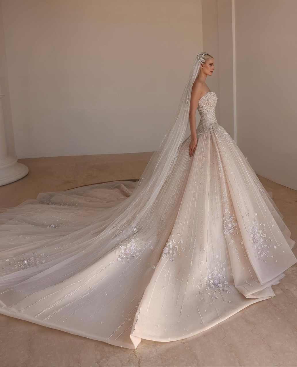 Luxury Wedding Dress Strapless Beaded Crystal Flowers Bridal Gown Customized Wedding Women Bride Wear Vestidos De Novia