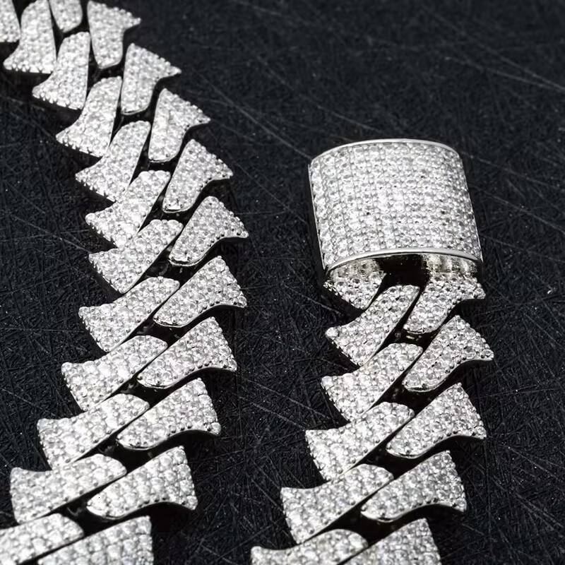 Pass Diamond Tester GRA Hip Hop Style S925 Silver Iced Out Bling Spiked Thorns 12mm VVS Moissanite Cuban Link Chain for Men