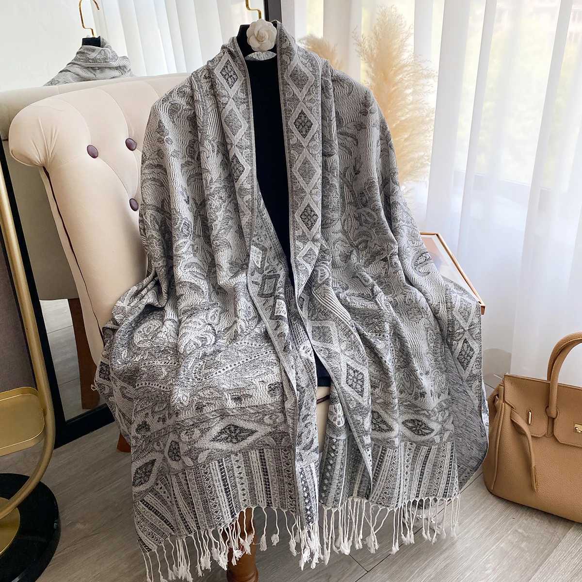 Womens Fashion New Faux Cashmere Winter Scarf Vintage Printed With Tassels Thick Warm TwoSided Outdoor Shawls J251129