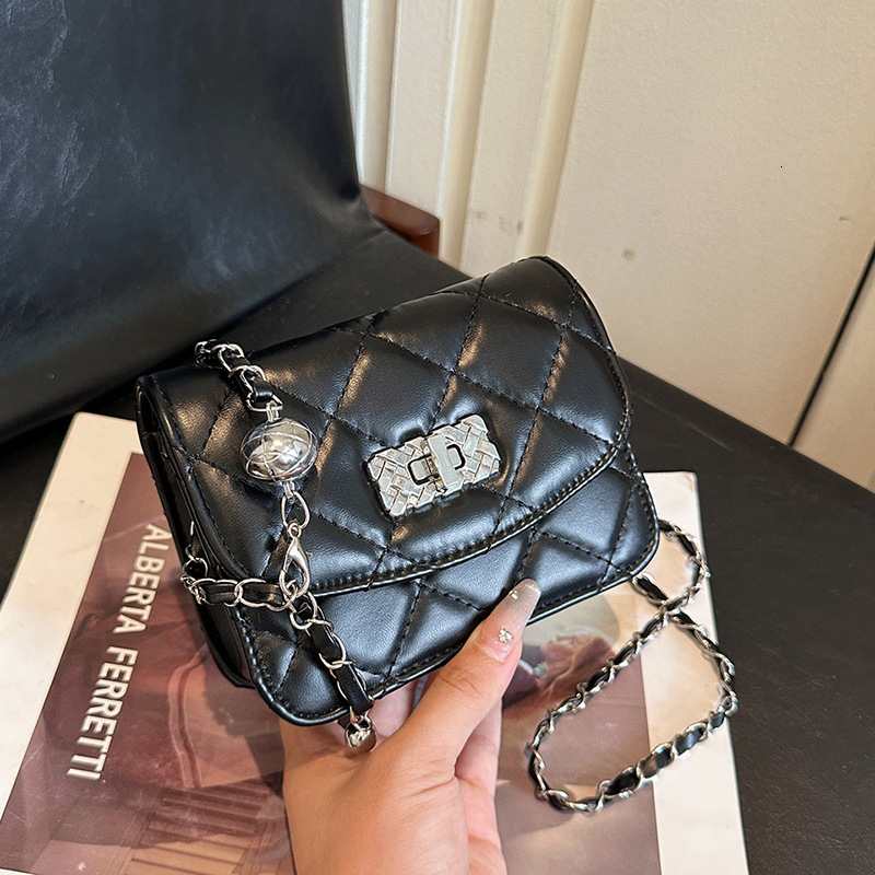 Luxury Brand Designer Bag 2025 Spring New Casual Fashion Crossbody Bag Niche Versatile Shoulder Bag High-End Women's Small Bag