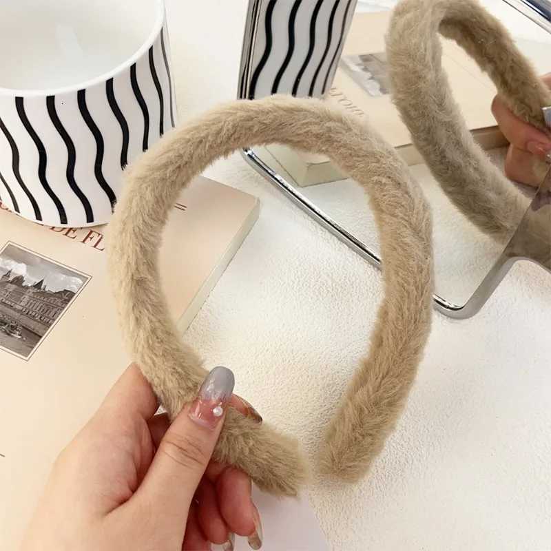 Korean Soft Headband Women Girls Plush Sweet Widen Plush Hair Bands Faux Fur Headbands Fluffy Furry Hair Hoops Winter Headdress V251022