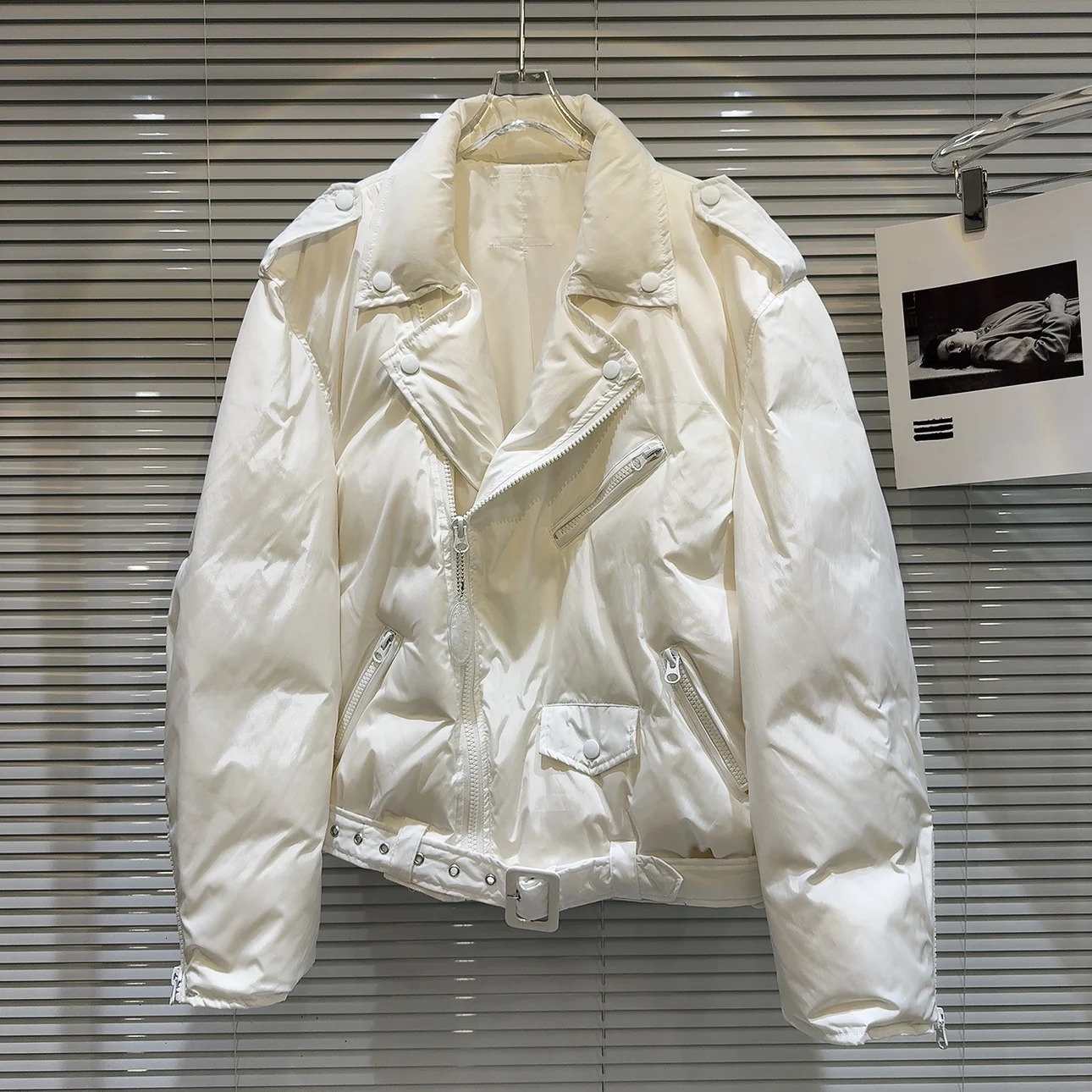 Winter Warm Diagonal Zipper Short Down Jacket Women White Duck Multi Pocket Jackets Female Thicken Parker Cotton Outwears 251017