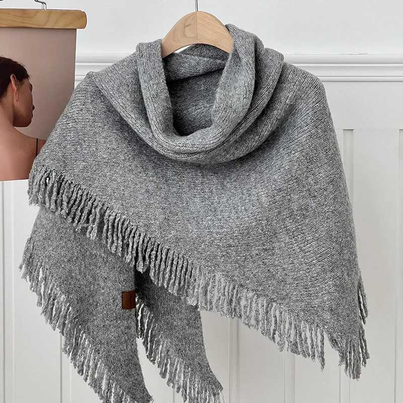 Elegant 15 Wool Fringe Knitted Shawl Elegant Dowager Scarf Women Luxury Fashion Neck Warm Shawls Woman Luxury Designer Scarf J251129