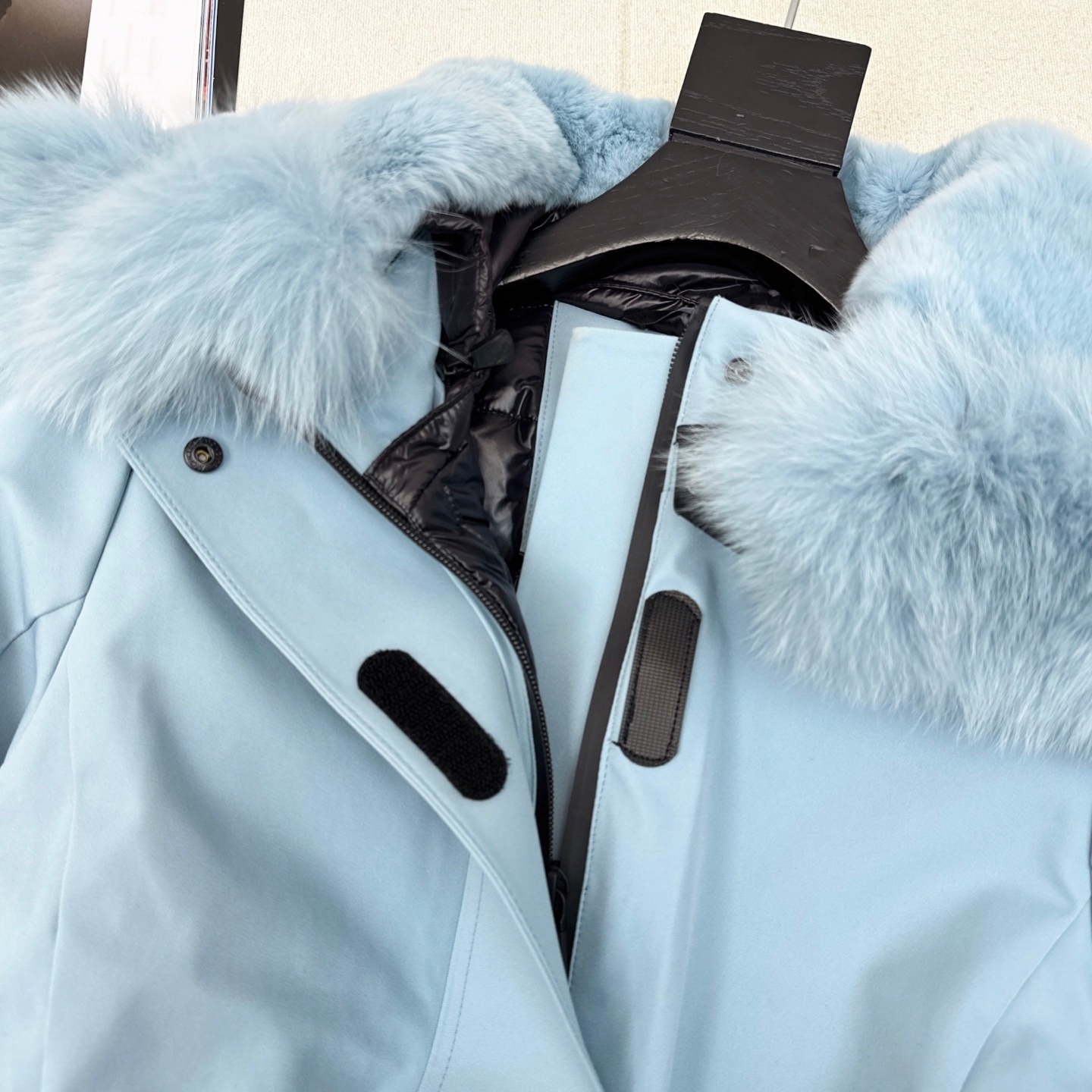 The latest classic style for women in autumn and winter, short waisted down ski jacket with large fur collar Super customization