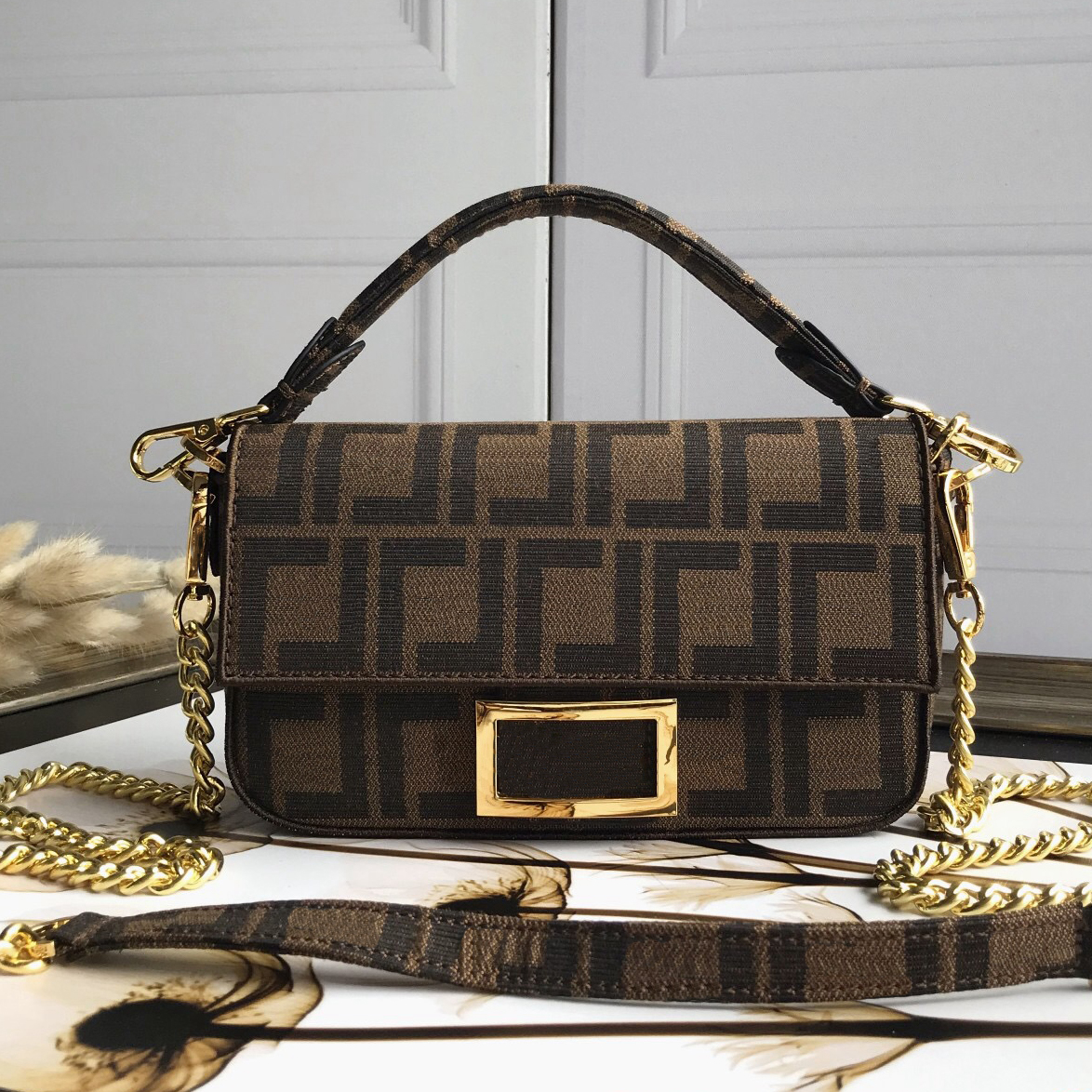 Designer bag fashionable retro handbag shoulder bag versatile autumn and winter atmosphere classic temperament crossbody bag