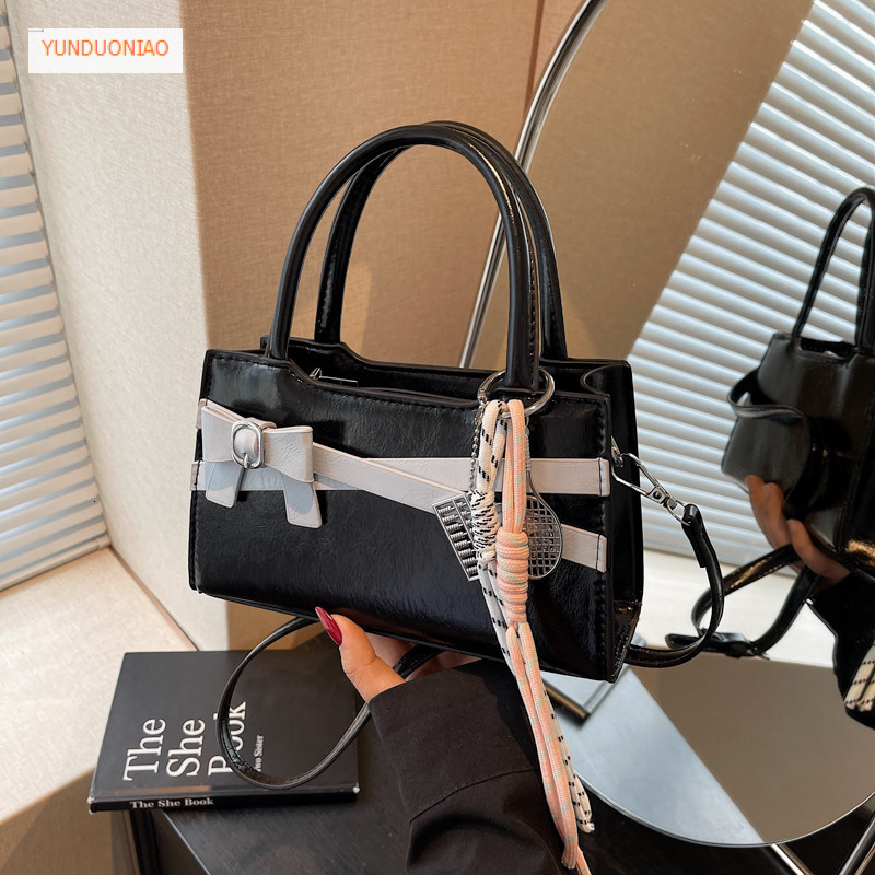 Luxury and fashionable bow small square bag casual autumn and winter new Korean retro style trendy elegant women's shoulder bag designer bag