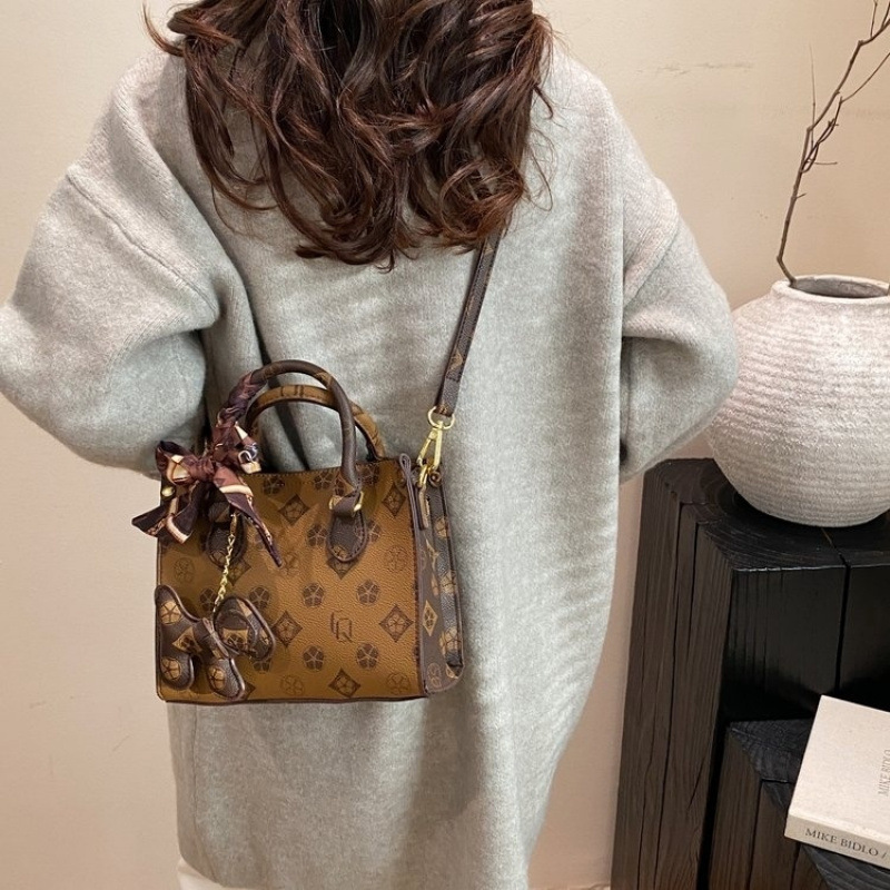 Premium Tote Bag 2025 Style Handbag & Crossbody Bag Versatile Vintage Pattern Commuting & Socialite Handbag