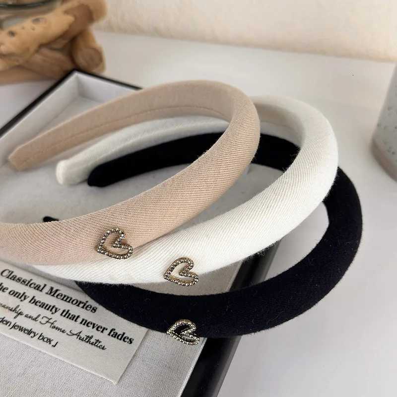 Rhinestone Heart Sponge Headband Hairband for Woman Girls Sweet Temperament Hair Hoop Autumn Winter Fashion New Hair Accessories V251022