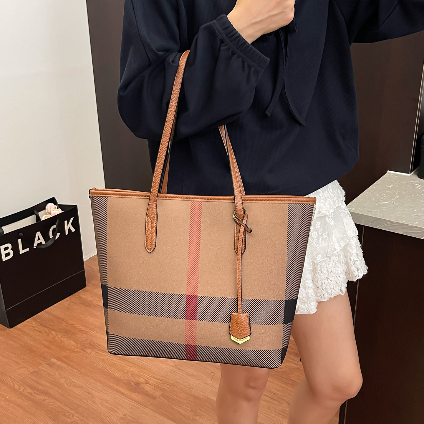 Free delivery designer tote bag Shoulder Bags For woman casual handbag chain messenger bag crossbody Bucket Bag