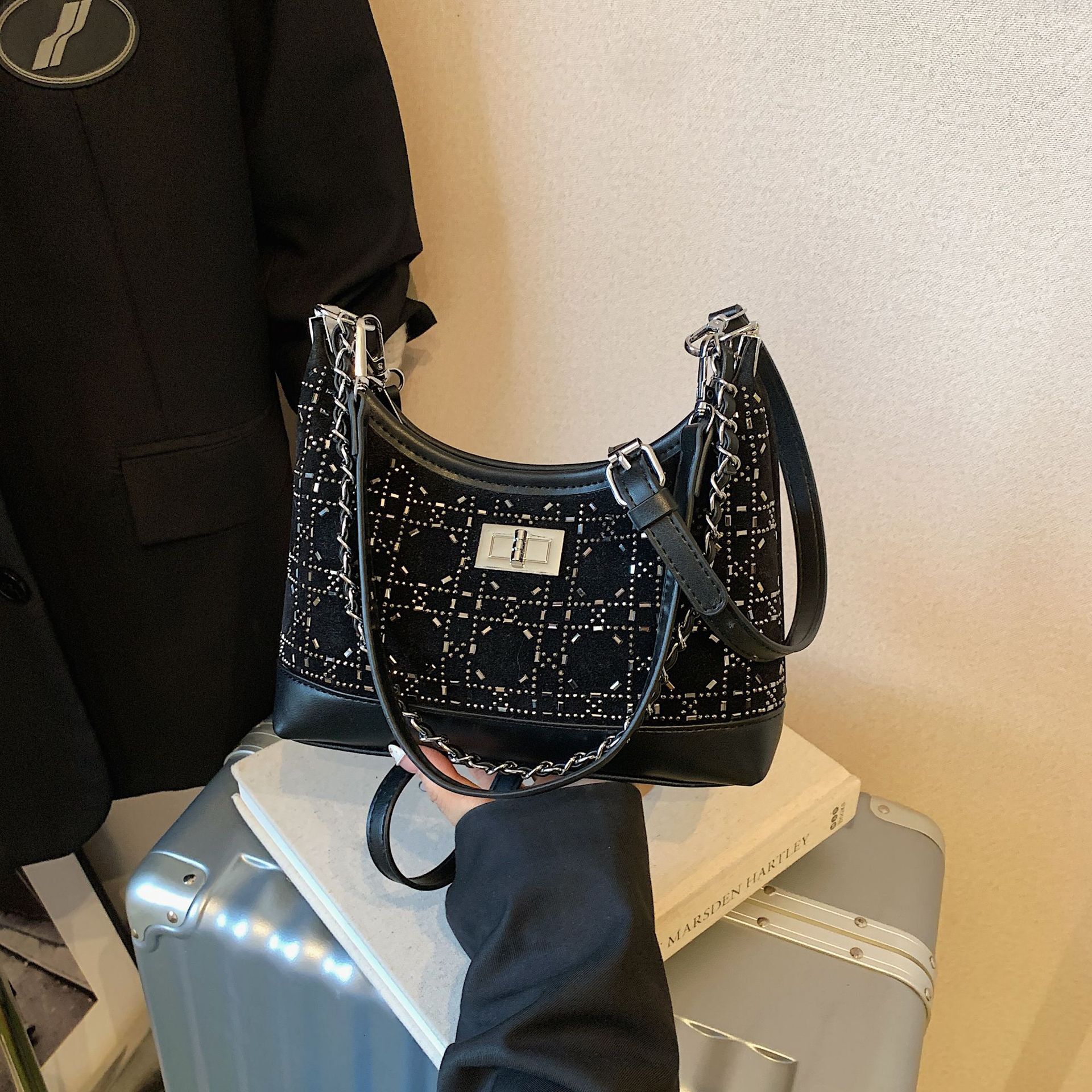 Luxury Brand Designer Bag Deerskin Velvet Inlaid Diamond Chain Bag For Women, High-End Feel, Autumn And Winter New Korean Version, Niche Design, Fashi