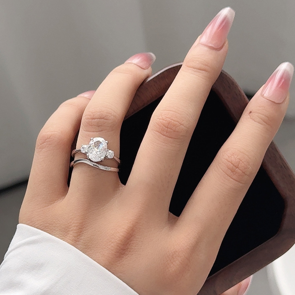 Taiyang New 925 Silver Ring Set for Women, Luxurious 2pcs/set Stackable 2.5 CT Oval Ice Flower High Carbon Diamond Wedding Engagement Ring High Qualit