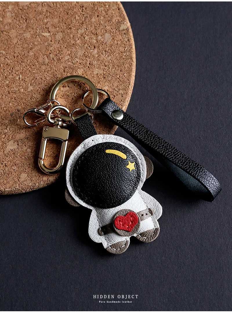 Handmade leather Bag charm Astronaut leather custom car keychain bag pendant exquisite car personalized pendant Birthday gift J251121