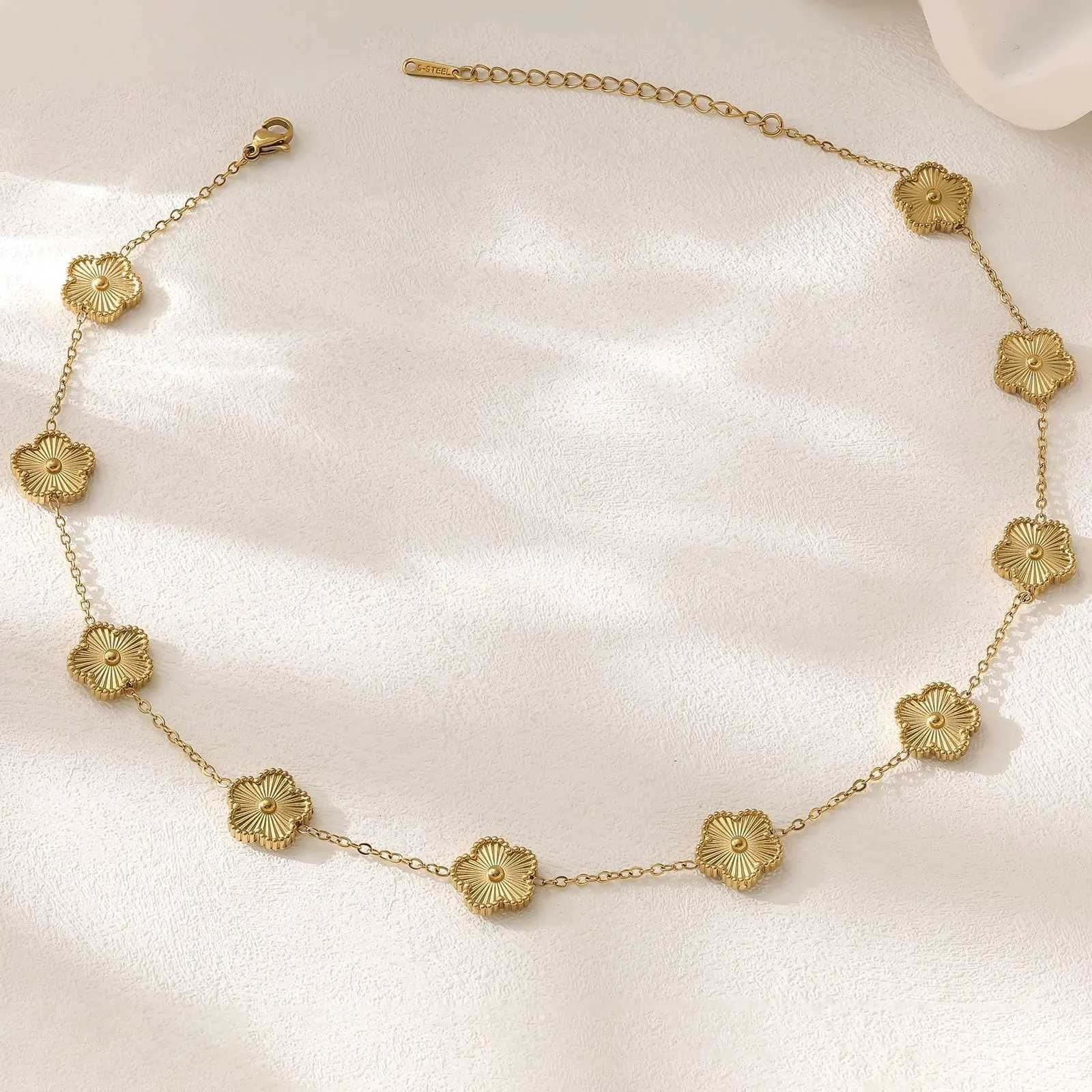 Botanical 10 Flowers Stainless Steel Five Leaf Flower Necklace MiBonimalist for Woman Girl Casual Vacation Luxury Jewelry Clover V251022