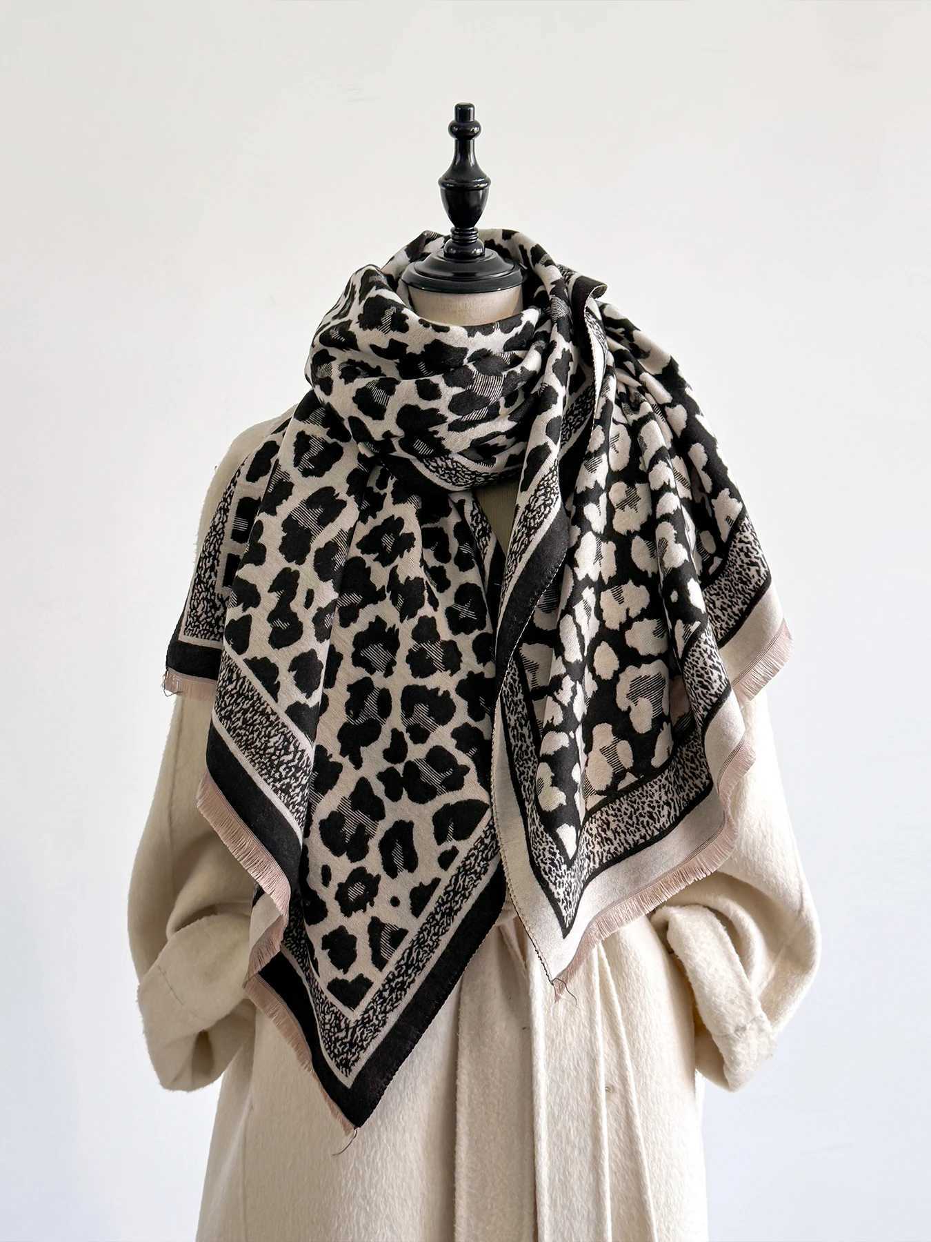 Winter Elegance Thick Faux Scarf for Women TwoSided Warm Soft Shawl Wrap Feminine Patterned Blanket for Cold Weather J251129