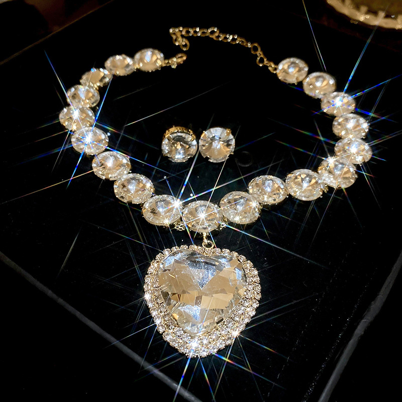 Geometric Patchwork Inlaid Diamond Heart Necklace Earring Set Exaggerated Design Sense Collarbone Chain Light Luxury Temperament Jewelry - view 5