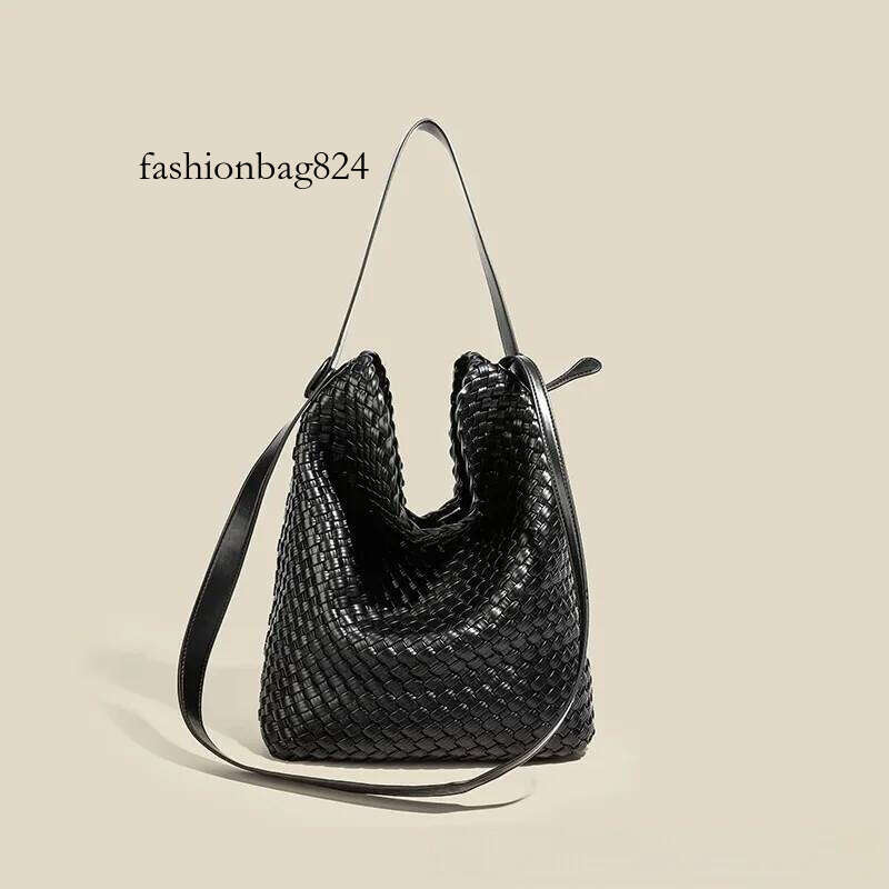 High-End Handwoven Bucket Large Capacity Single Shoulder Underarm Casual Commuter Crossbody Women's Bag