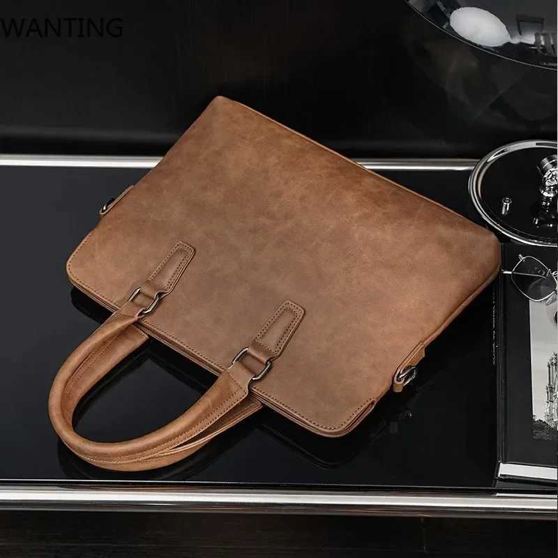 Fashion Business Men Handbags Vinatge Mens TopHandle Bag With Shoulder Strap Corssbody Bag Briefcases Multifunction Laptop Bag W251022