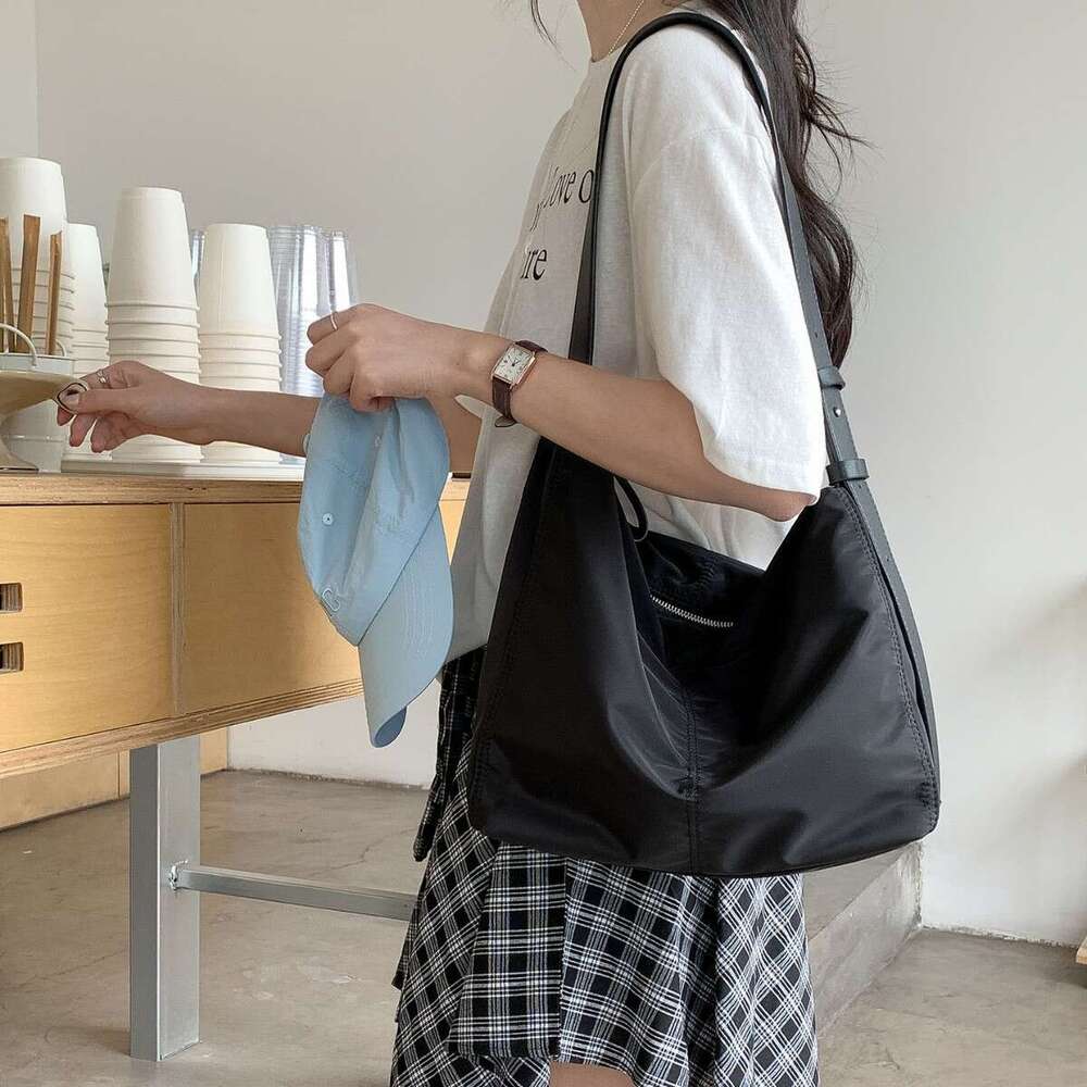 Minimalist Single Shoulder Commuting High-End New Fashion Korean Style Niche Women's Nylon Casual Bag For Women B5