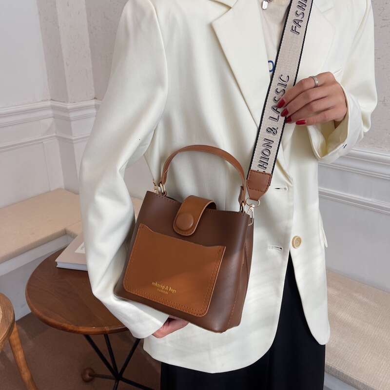 Retro bucket new tide this year's popular fashion foreign trade shoulder women's crossbody bag