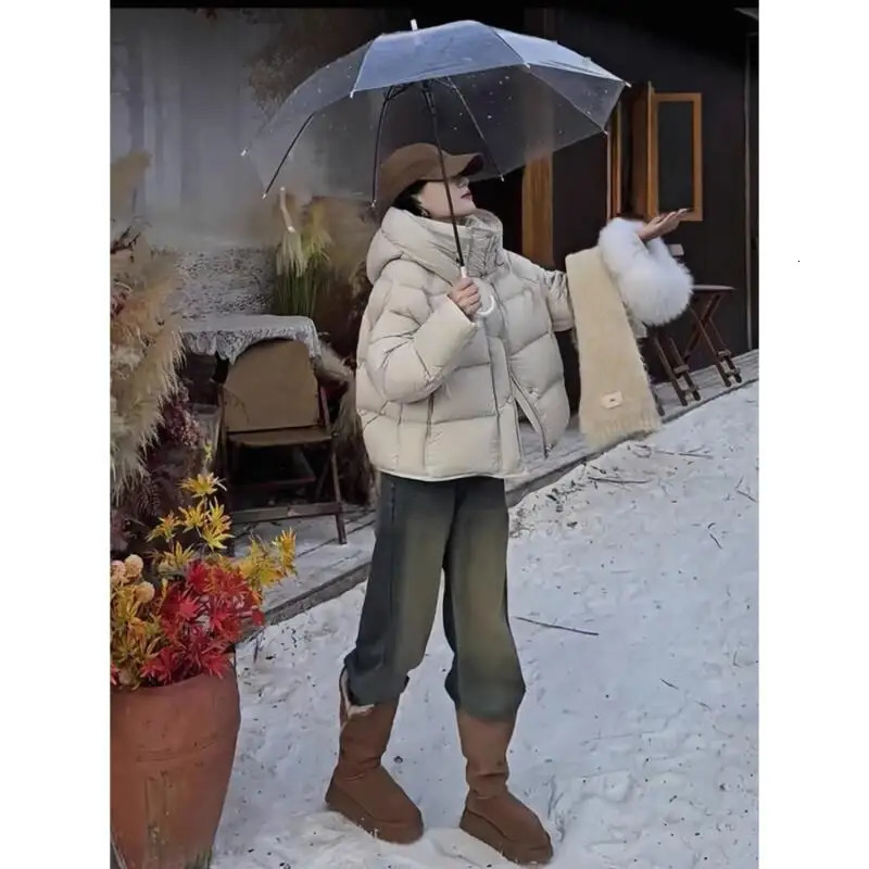 Green Short Down Jacket Hooded Female Fashion GoodLooking Puffer Jacket Thicken Puffer Coat Tops Keep Warm Winter Coat 251020