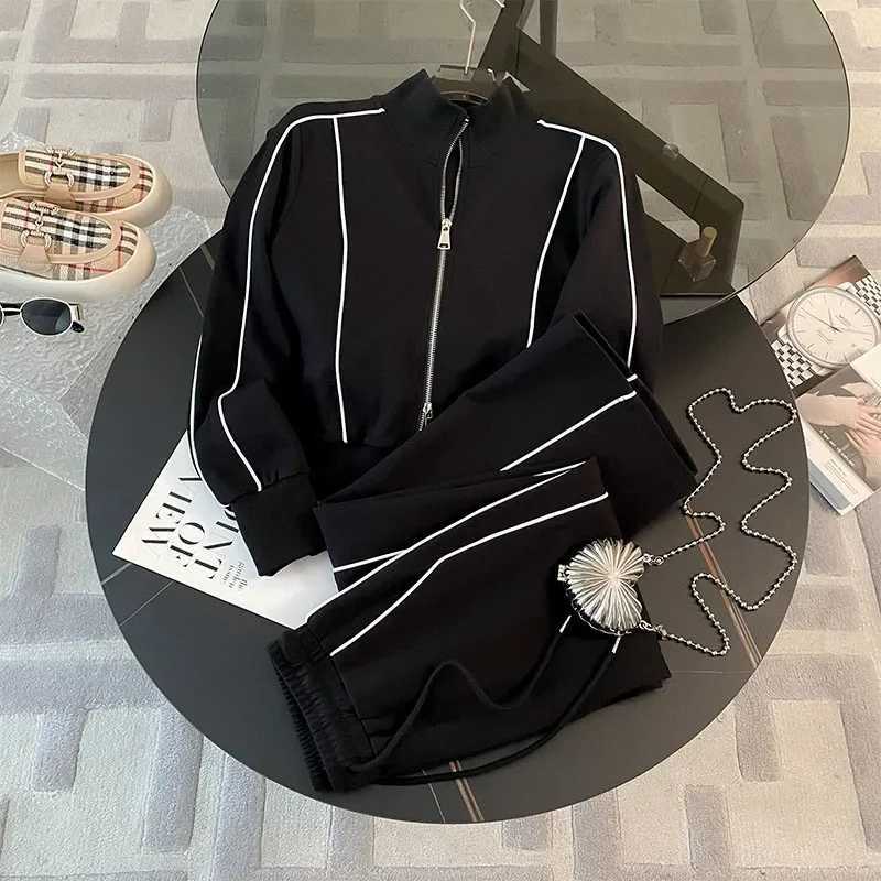 Cozy Striped Contrast Sweatshirt Pants Set Women Casual Lapel Full Sleeve Zipper Tops Long Trousers 2025 New Lady SportswearT251022