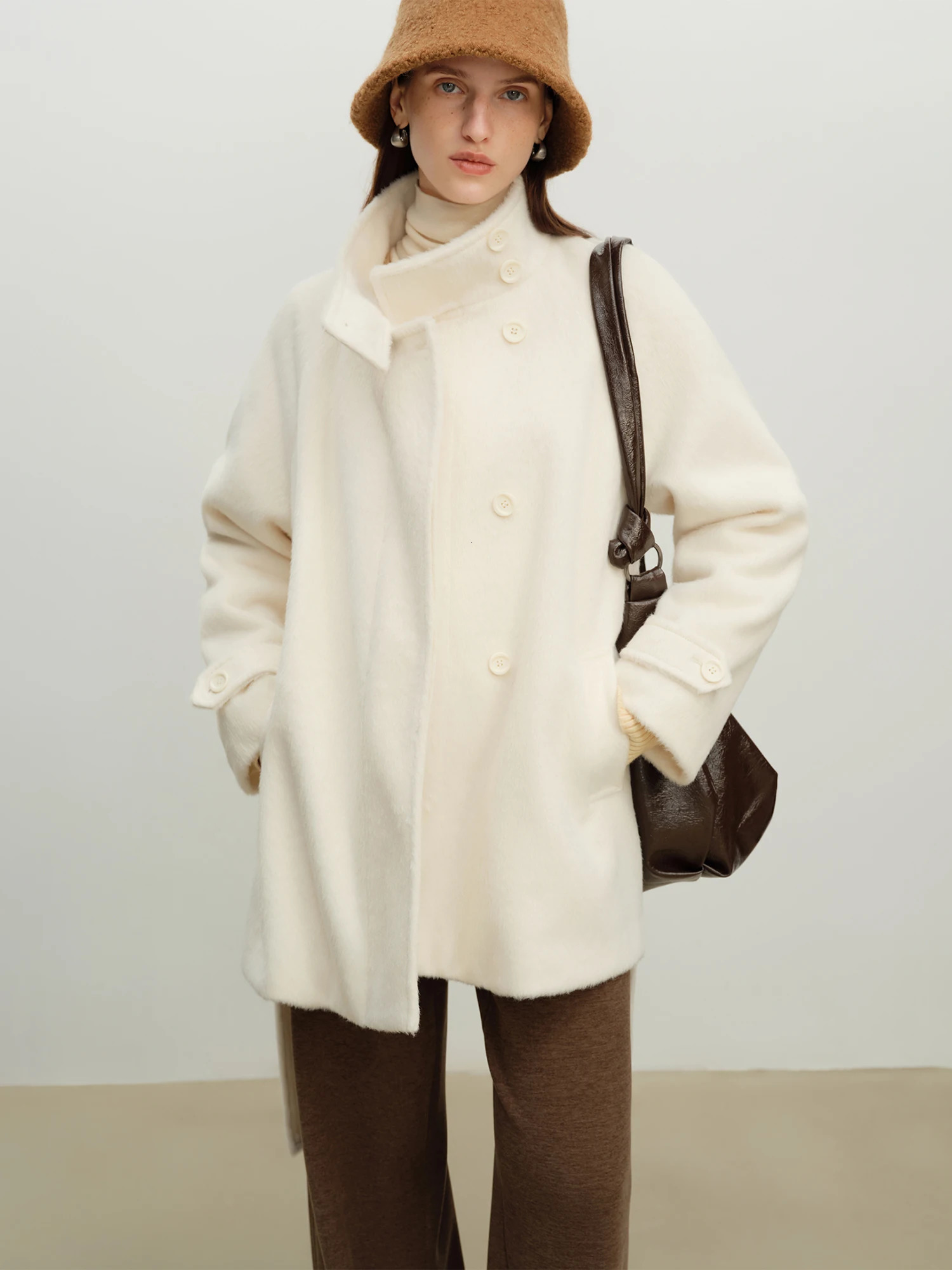 ZIQIAO Korean Style Short White Jacket for Women Early Winter Stand Collar Stylish Warm 251021