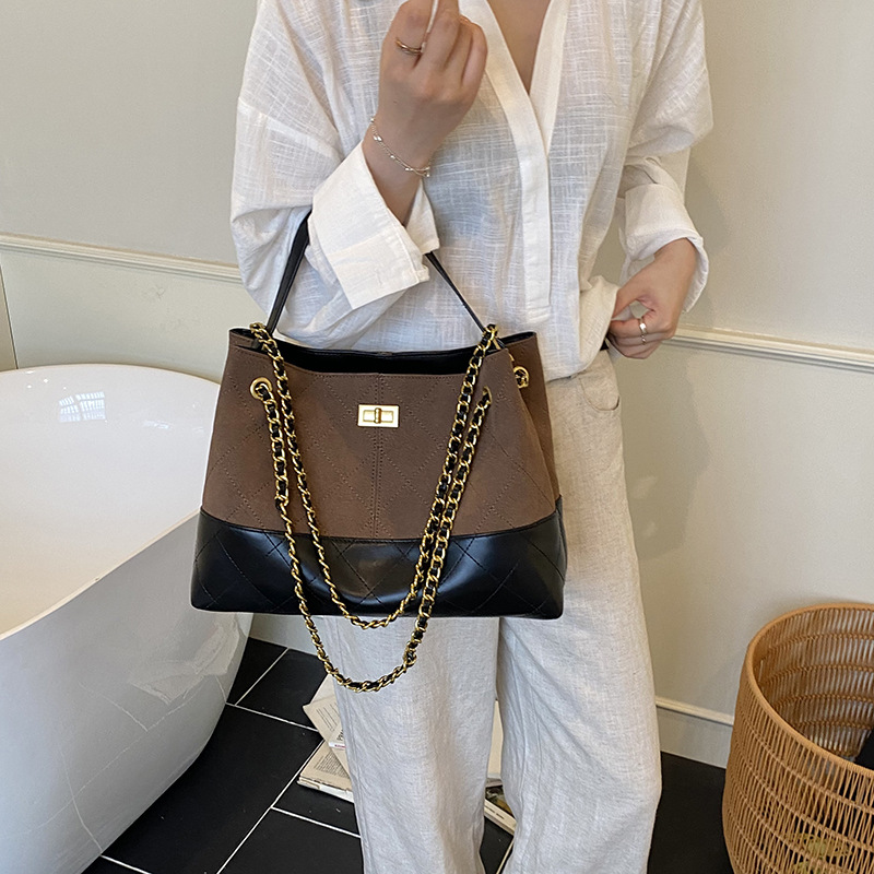 Designer bag free shipping 2025 autumn and winter hot diamond lattice cowhide tote bag with large capacity retro chain hobos for woman black grey coff