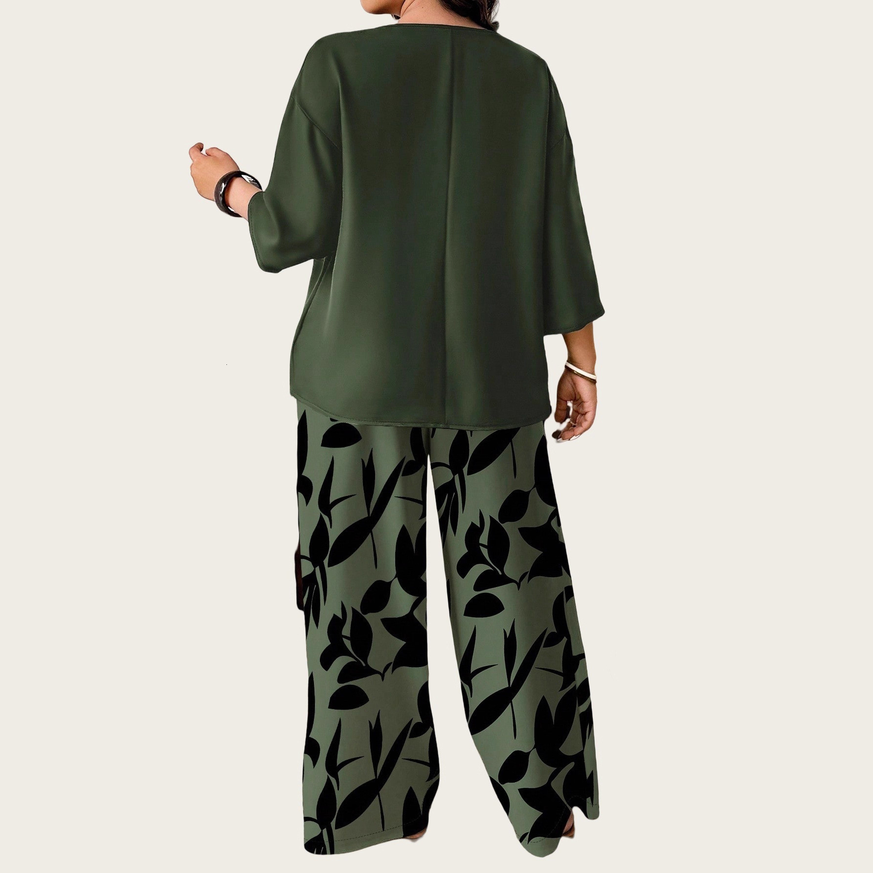 New designer fashionable women's plus size casual loose green two-piece set with leaf print V-neck artistic retro style