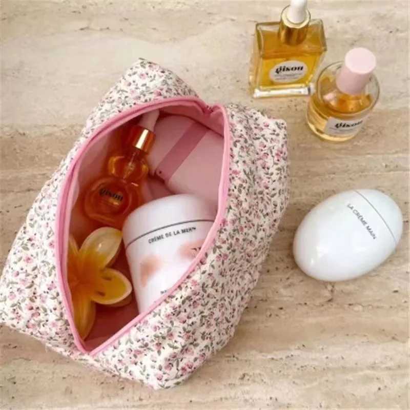 Storage Organizer Floral Puffy Quilted Makeup Bag Printed Cosmetic Pouch Large Travel Cosmetic Bag Makeup AccessoryW251021