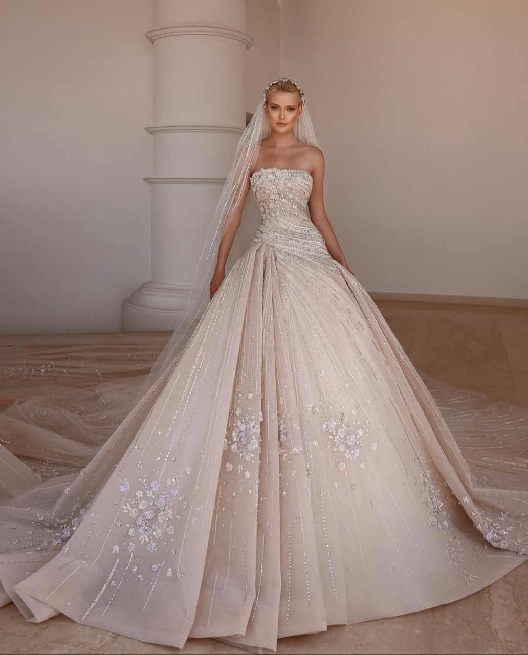 Luxury Wedding Dress Strapless Beaded Crystal Flowers Bridal Gown Customized Wedding Women Bride Wear Vestidos De Novia