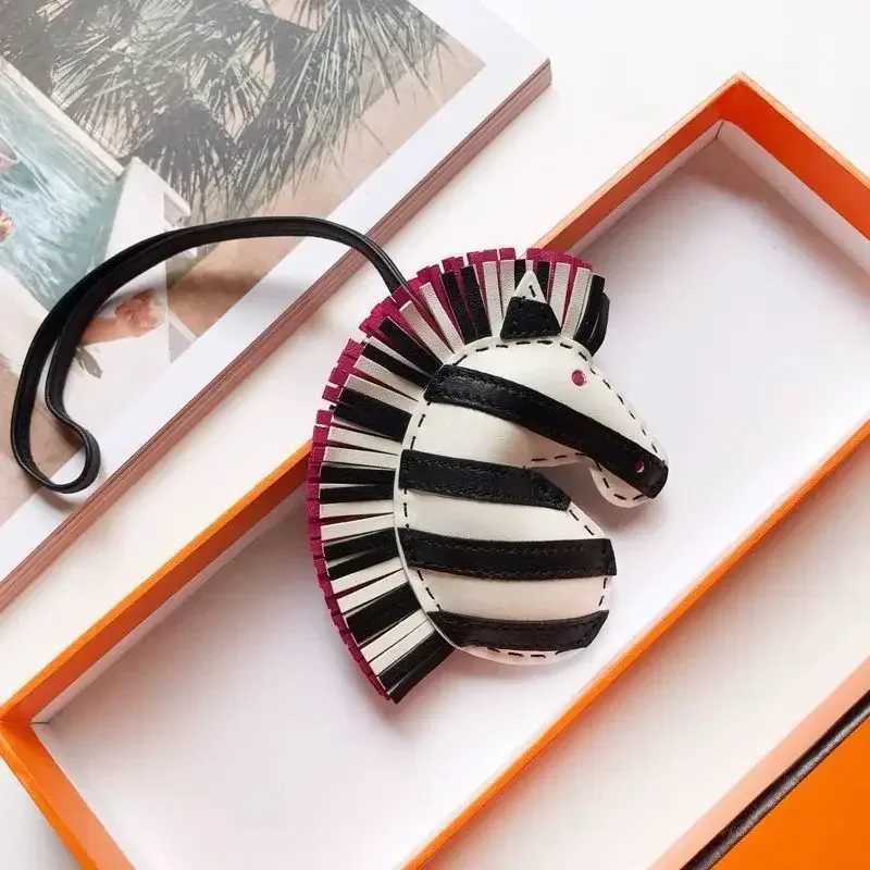 Zebra Head Bag Pendant Premium Zebra Pendant Sheepskin Leather Handsewn Pony Car Pendant Bag Charm J251121