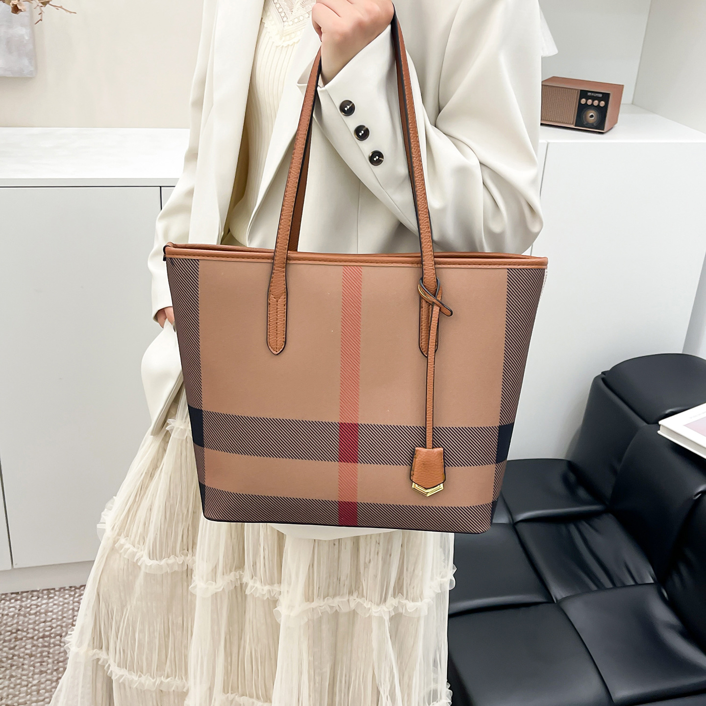 Free delivery designer tote bag Shoulder Bags For woman casual handbag chain messenger bag crossbody Bucket Bag