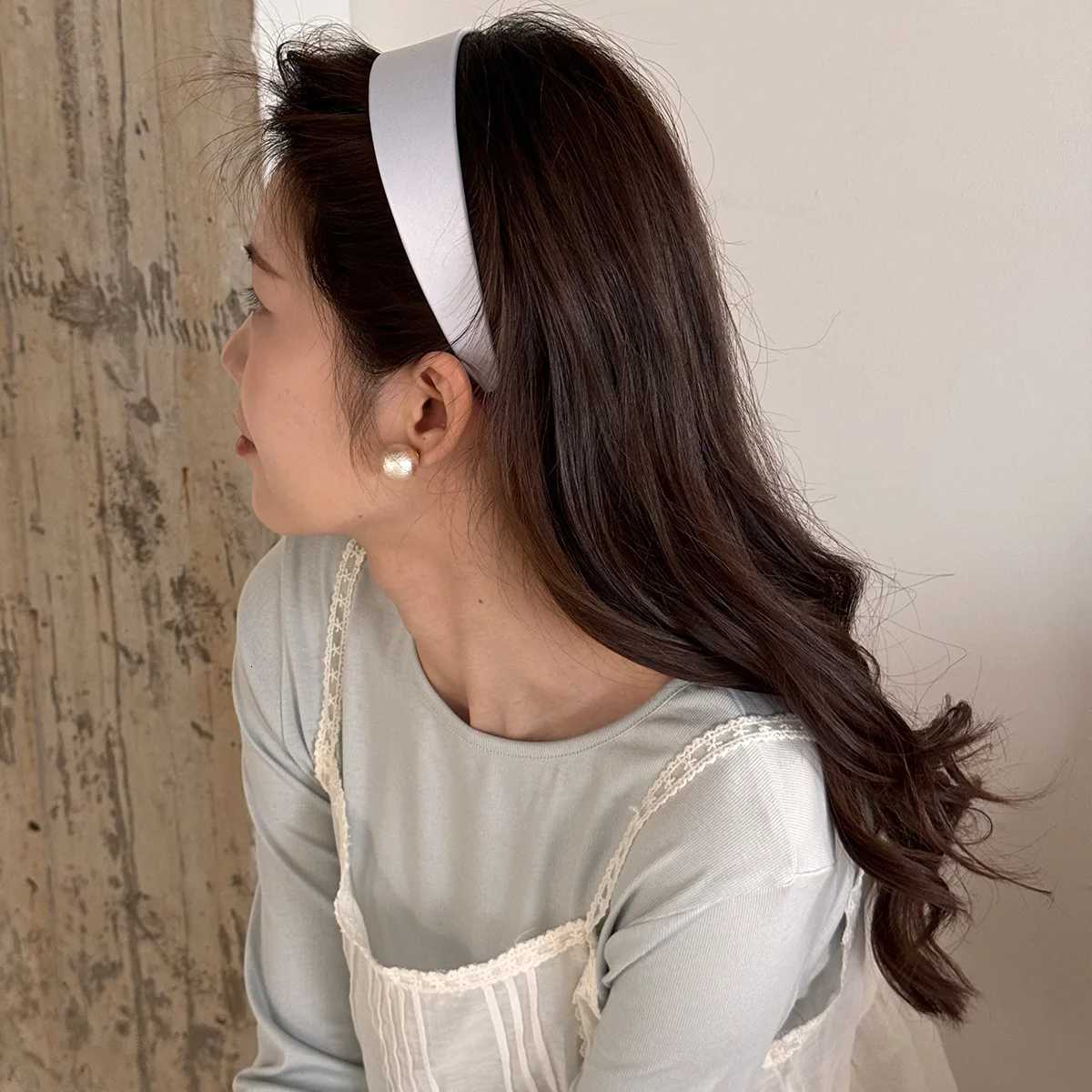 White widebrimmed satin headband womens 2025 new highend hairpin summer daily wear high skull top hair band accesorios new in V251022