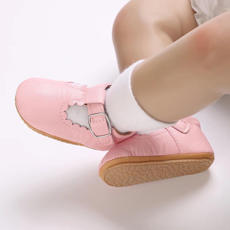 Offtheshelf baby shoes children girls and boys sports toddler nonslip softsoled PU leather for 018 months 251022