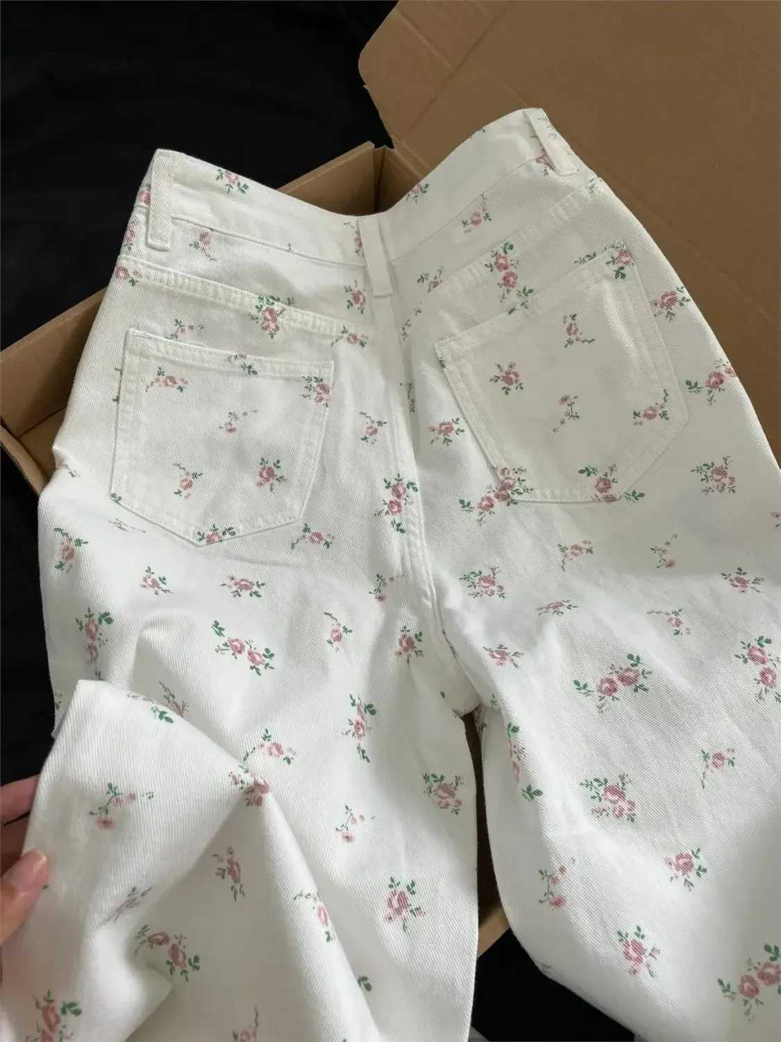 White floral straight jeans womens early autumn new thin loose high waist covered Joker slim casual wideleg pants jeansT251022