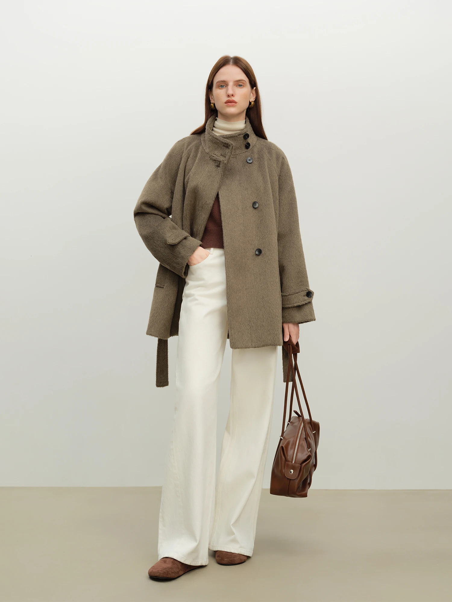 ZIQIAO Korean Style Short White Jacket for Women Early Winter Stand Collar Stylish Warm 251021