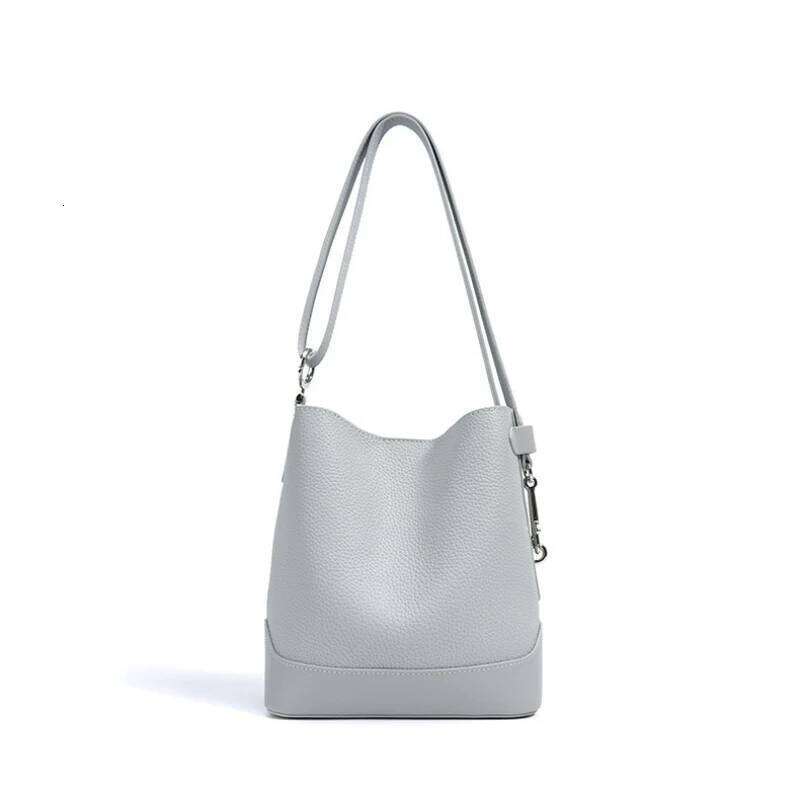 Genuine Leather Commuter Simple Ladies Soft Cowhide Tote Shoulder Handbag Large Capacity Women Bucket Bag 2025 New Suotong1022