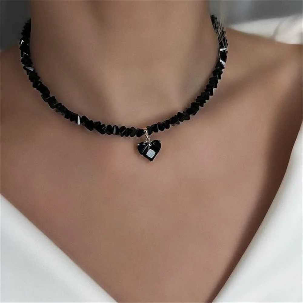 Fashion Vintage Sexy Zircon Heart Pendant Necklace For Women Female Boho Geometric Baroque Transparent Crystal Chain Jewelry V251022
