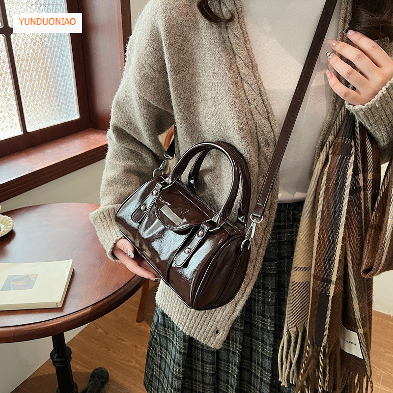 Trendy, elegant, sexy style handbag for autumn and winter, versatile, French retro luxury style, women's shoulder bag, designer bag